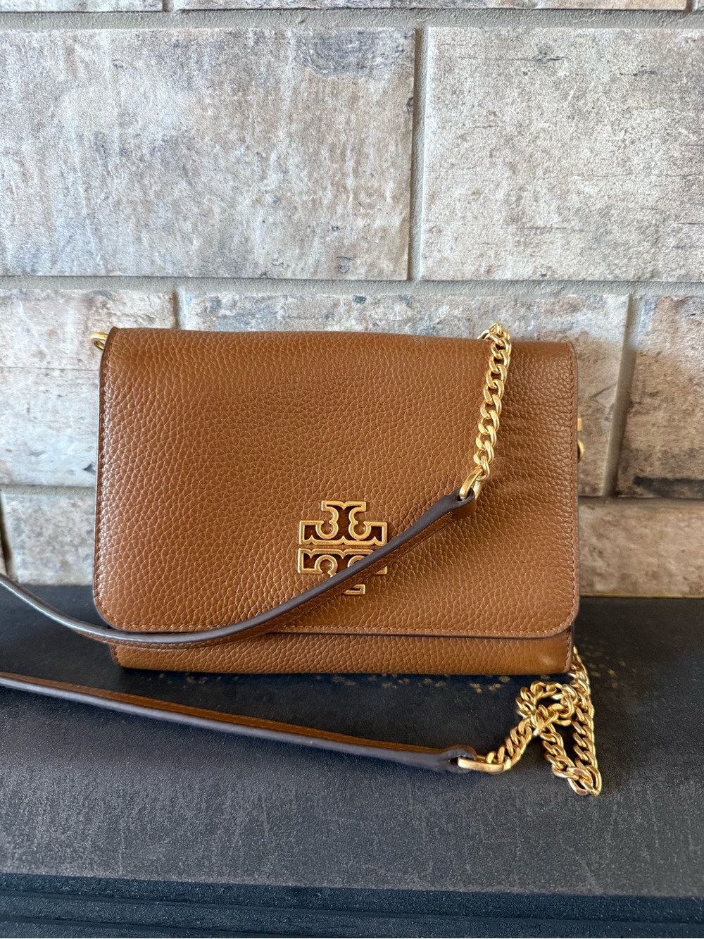 Tory Burch Tan Pebbled Leather Wallet Crossbody with Gold Logo Chain
